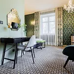 Dwór Prezydencki Boutique Hotel&spa 5* Zgłobice