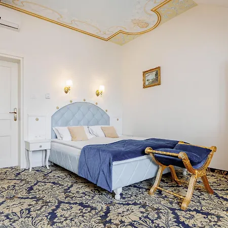 Dwor Prezydencki Boutique & 5* Zgłobice