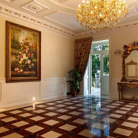 Dwor Prezydencki Boutique & 5* Zgłobice