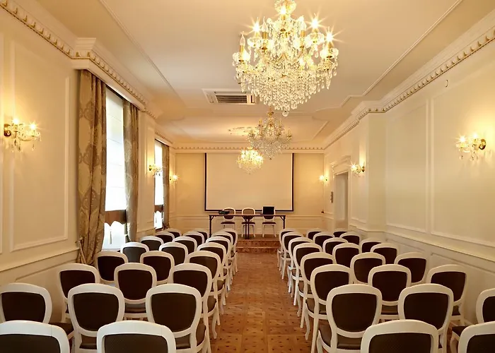 Hotel Dwor Prezydencki 5*